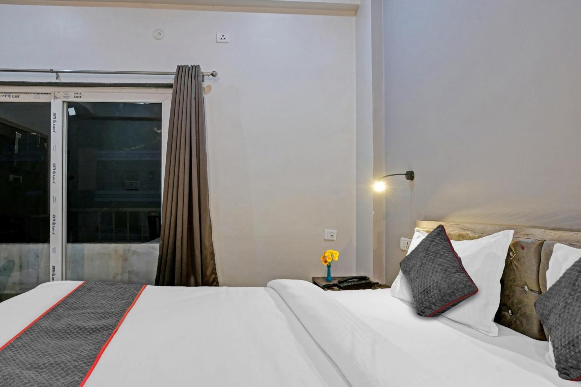 Hotel Townhouse Navneeta Grand Kakarmatha Exterior foto
