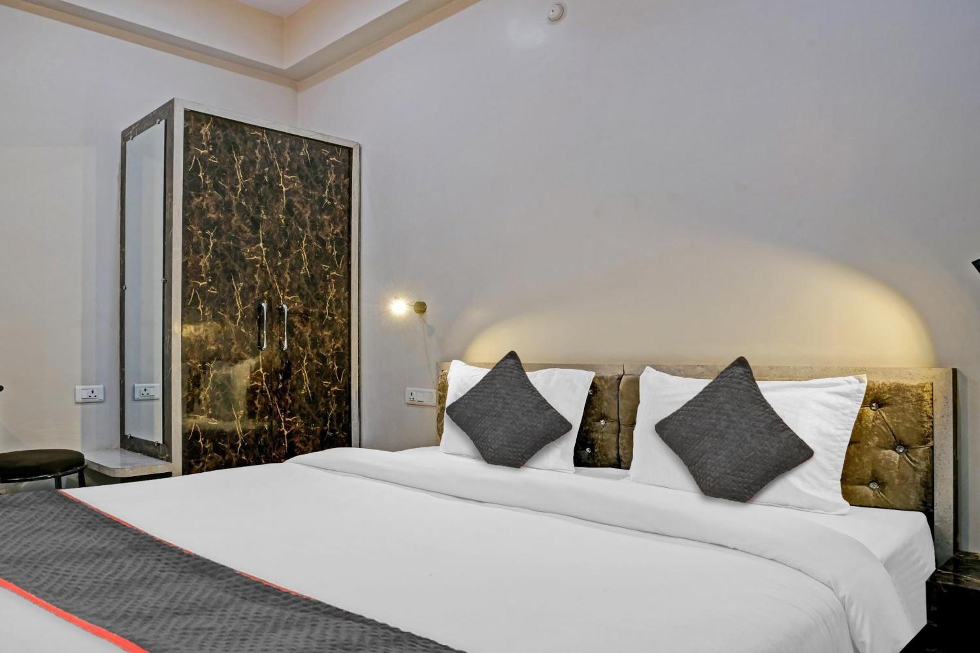 Hotel Townhouse Navneeta Grand Kakarmatha Exterior foto