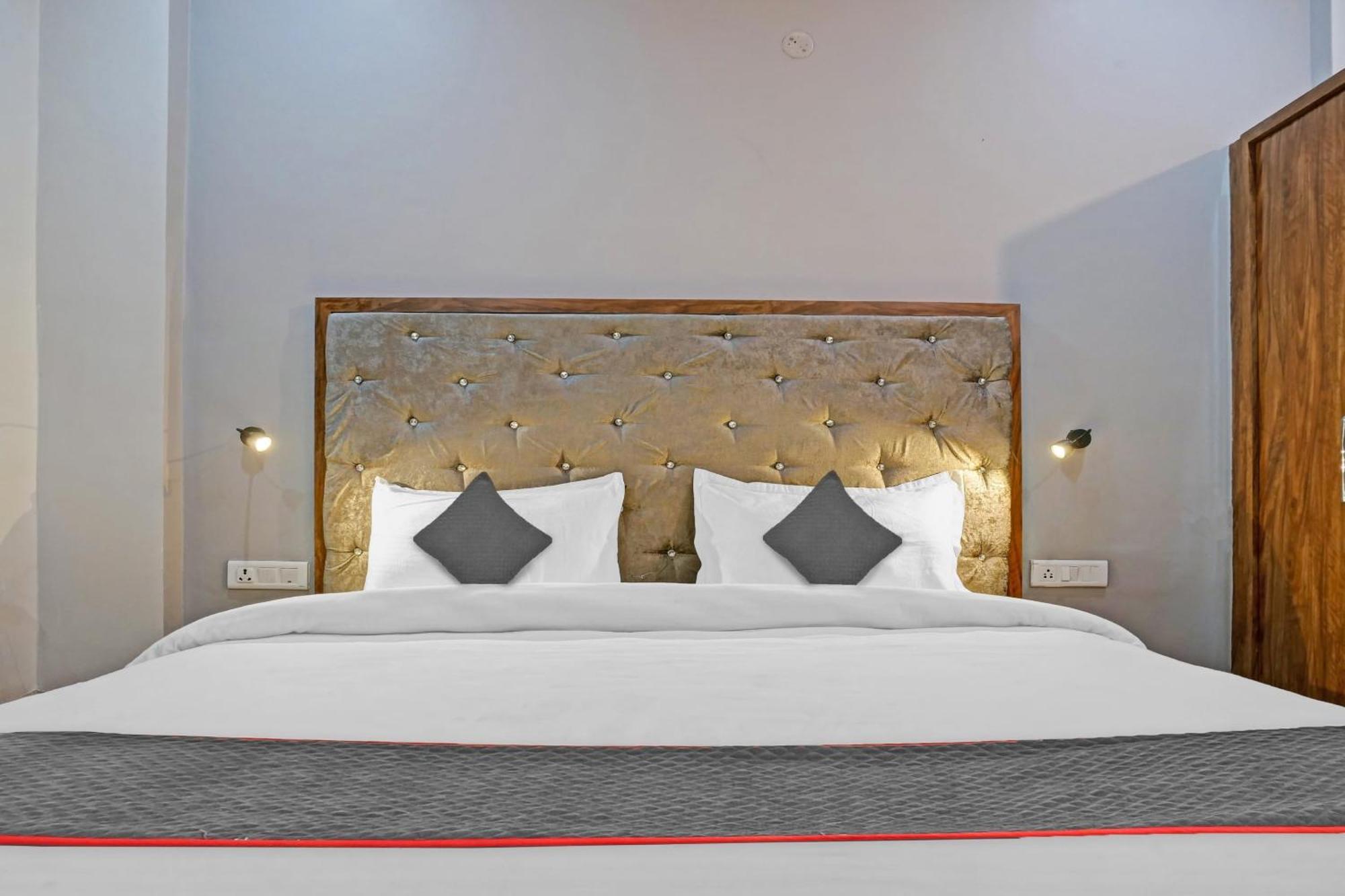 Hotel Townhouse Navneeta Grand Kakarmatha Exterior foto