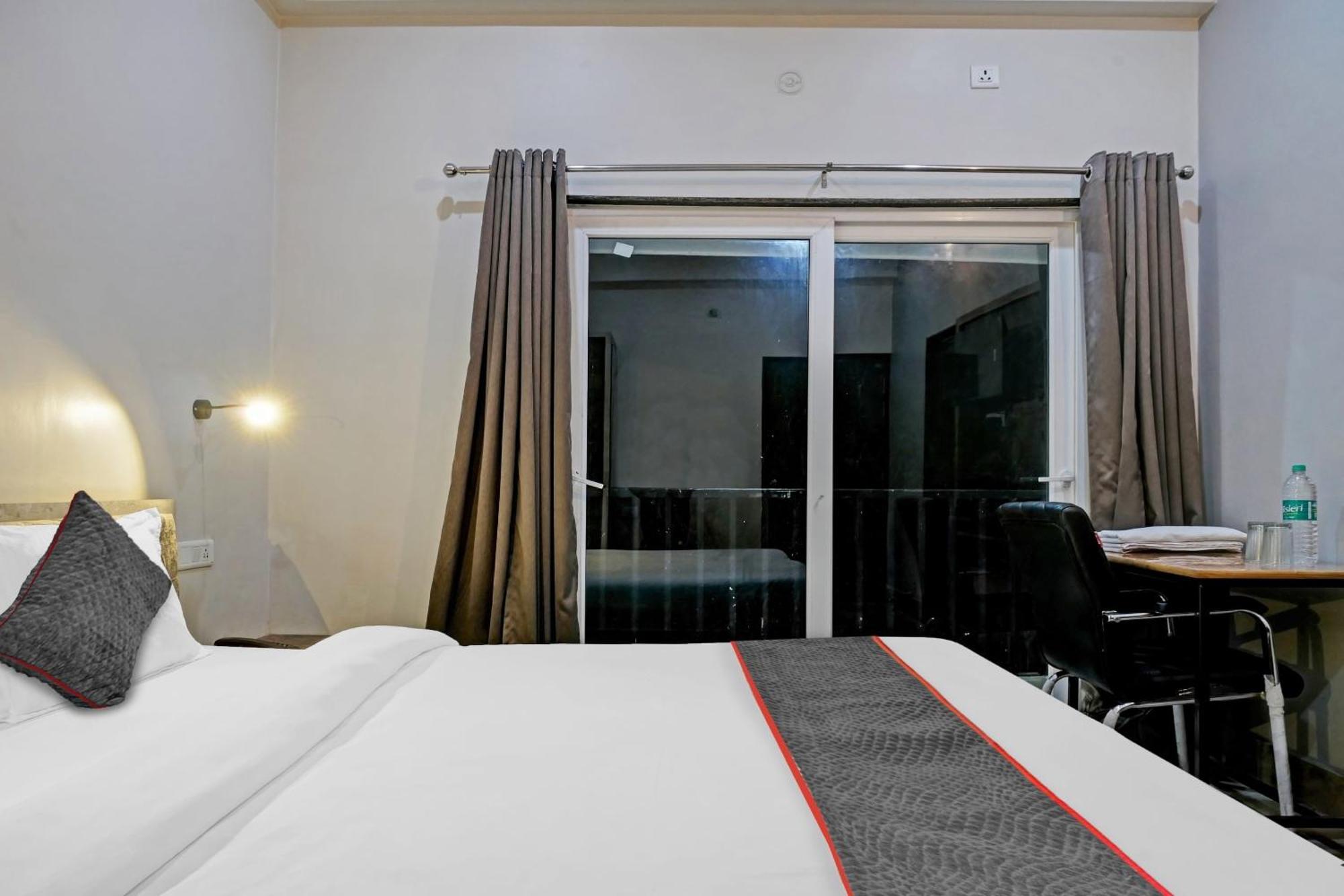 Hotel Townhouse Navneeta Grand Kakarmatha Exterior foto