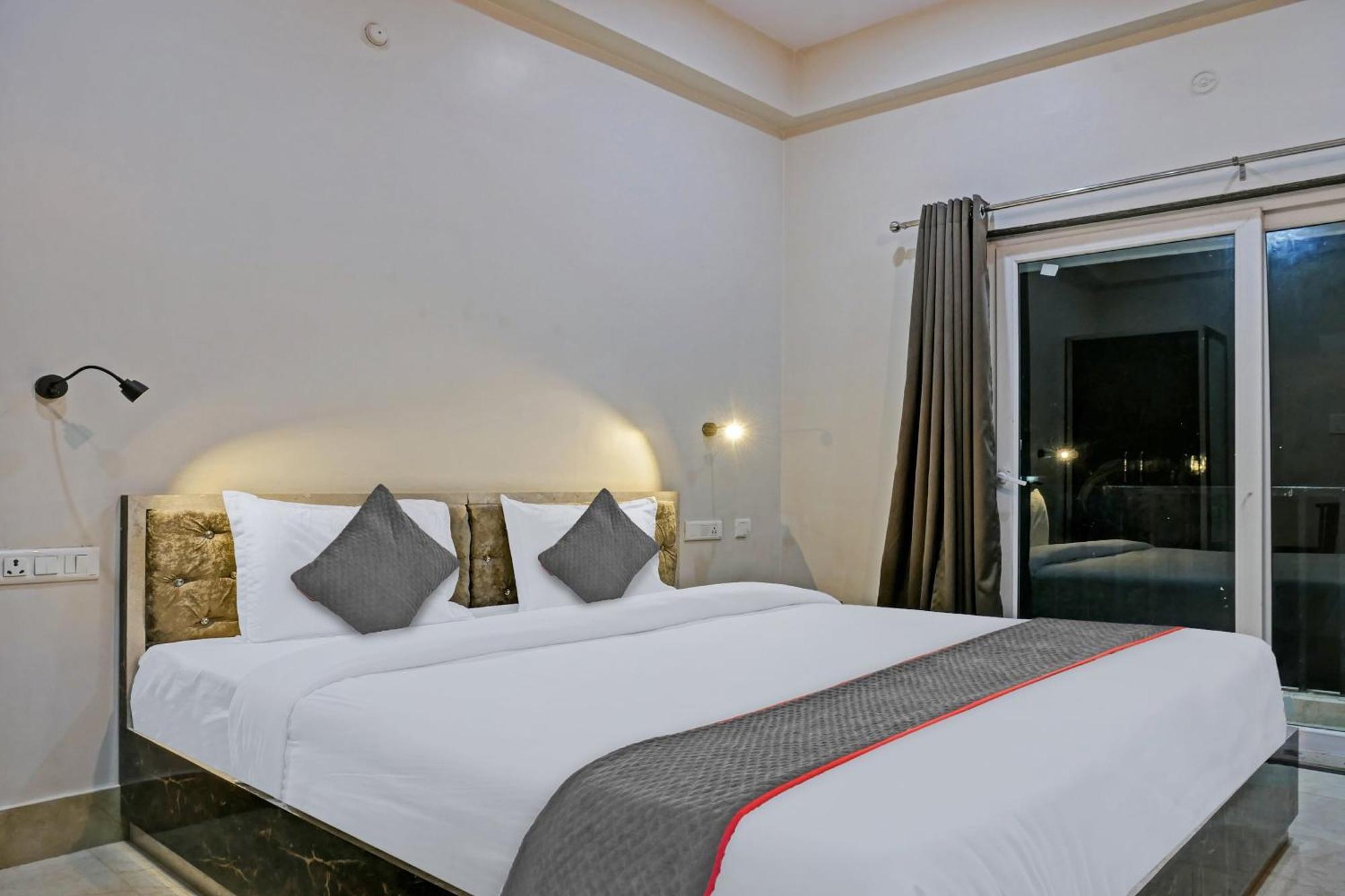 Hotel Townhouse Navneeta Grand Kakarmatha Exterior foto