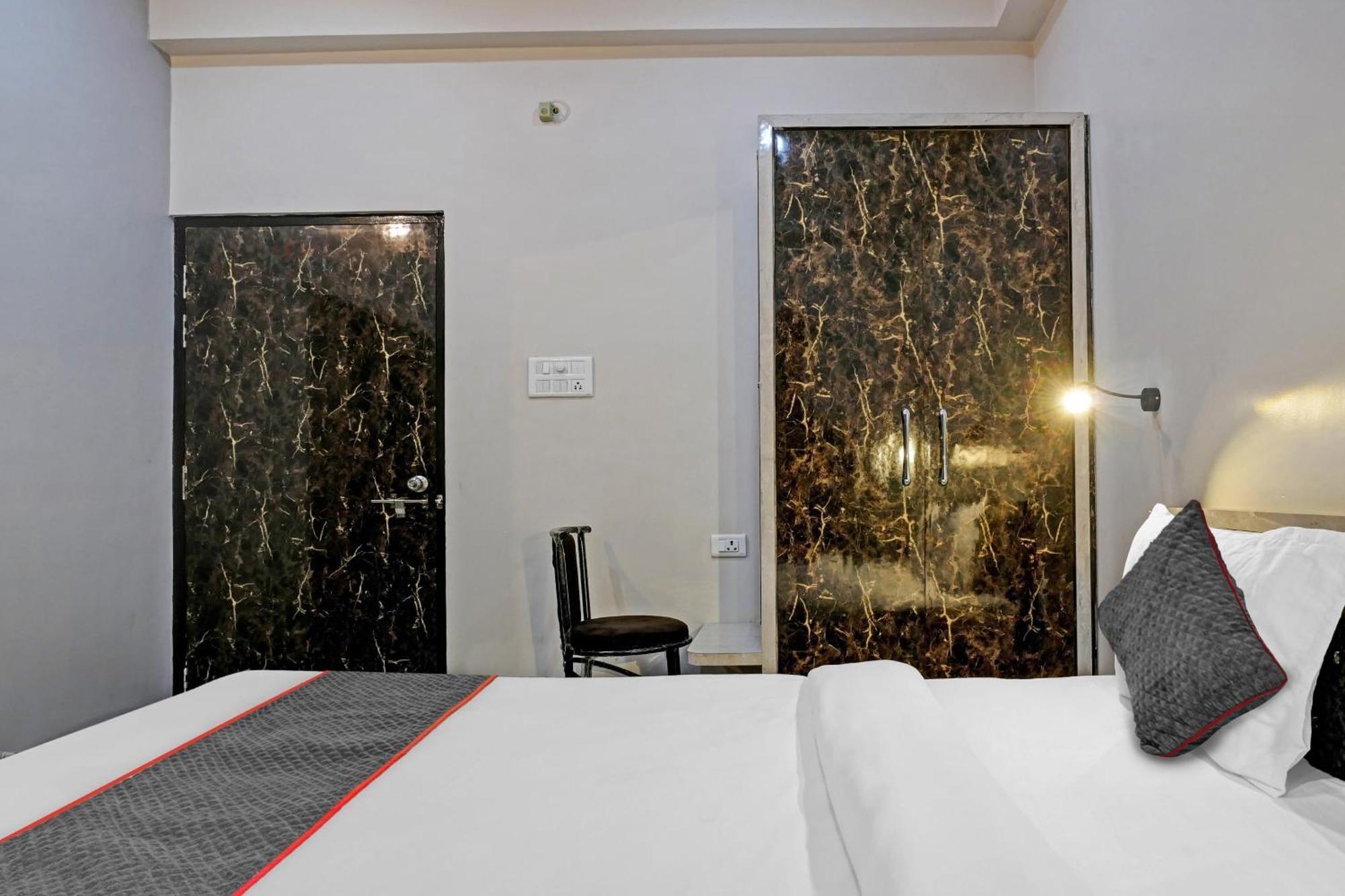 Hotel Townhouse Navneeta Grand Kakarmatha Exterior foto