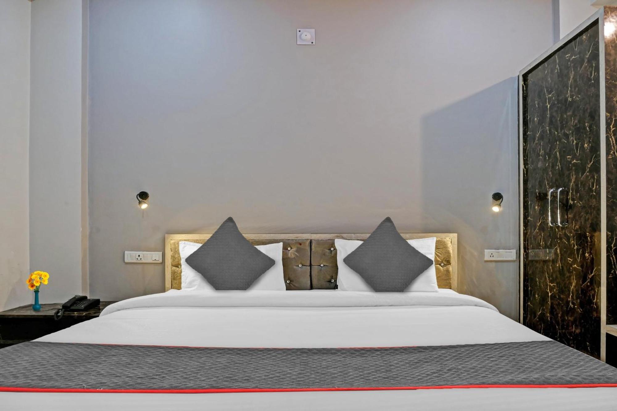 Hotel Townhouse Navneeta Grand Kakarmatha Exterior foto