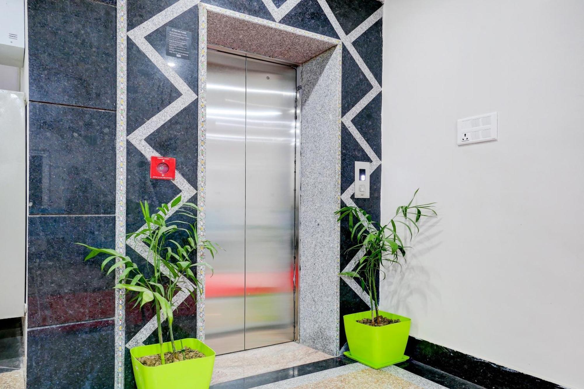 Hotel Townhouse Navneeta Grand Kakarmatha Exterior foto