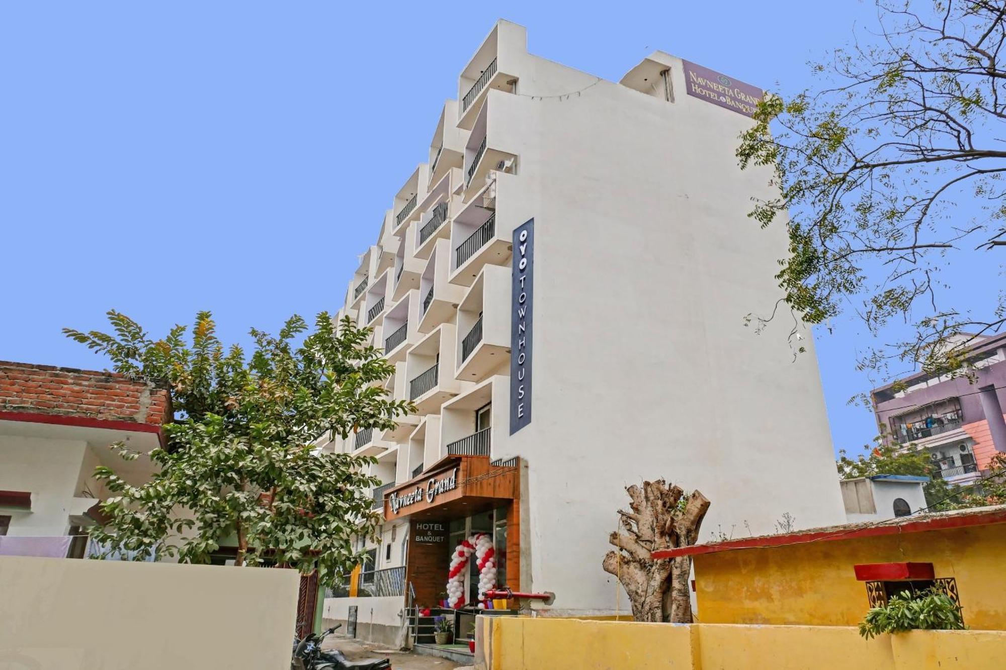 Hotel Townhouse Navneeta Grand Kakarmatha Exterior foto