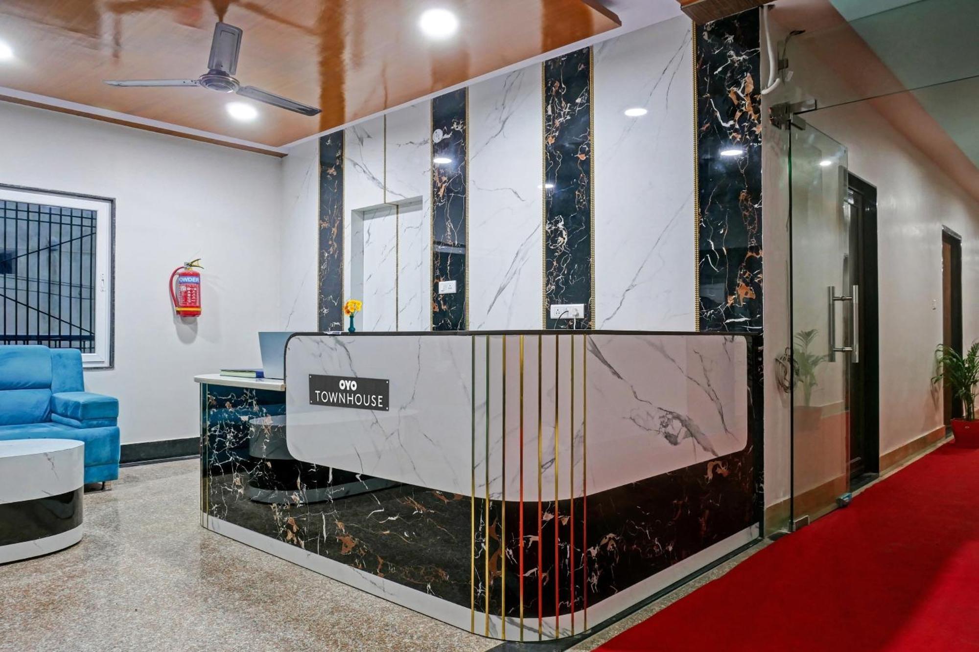 Hotel Townhouse Navneeta Grand Kakarmatha Exterior foto