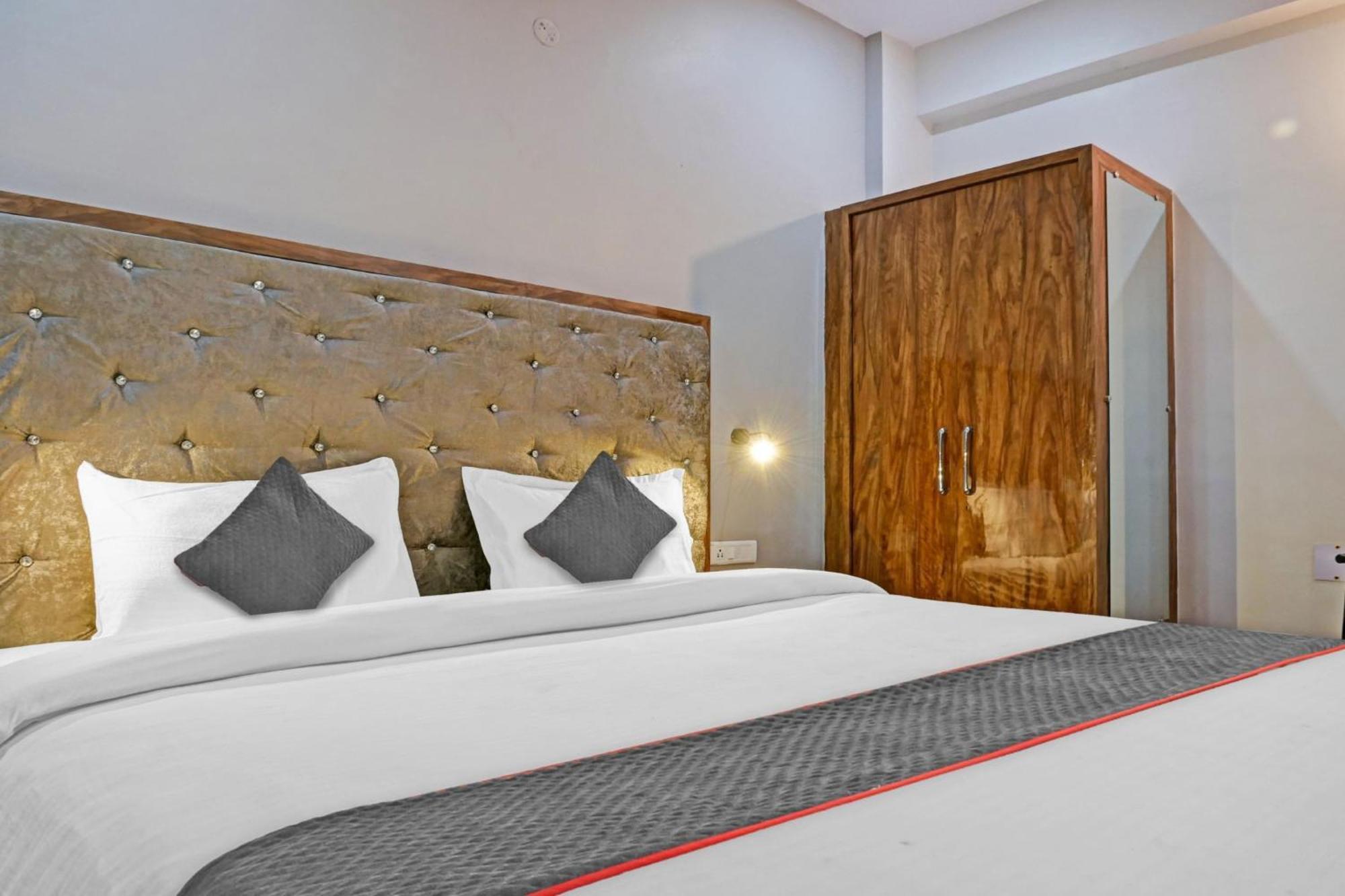 Hotel Townhouse Navneeta Grand Kakarmatha Exterior foto