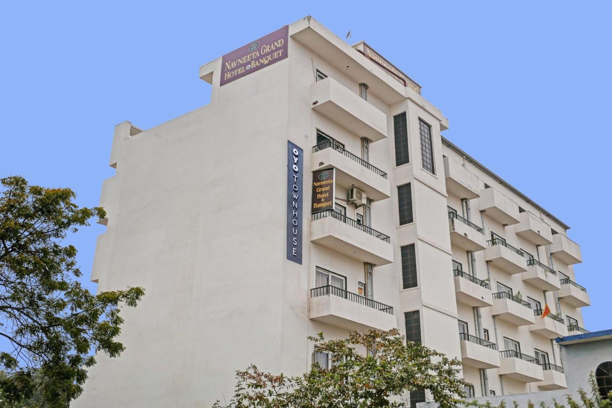 Hotel Townhouse Navneeta Grand Kakarmatha Exterior foto